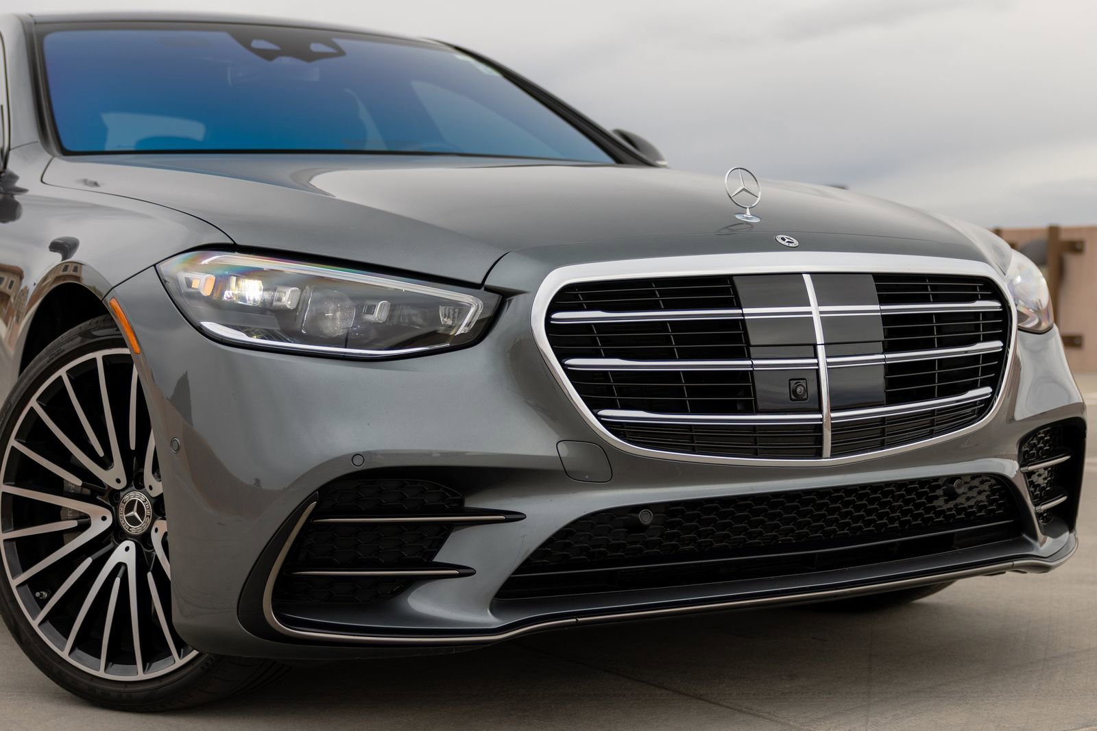 Used 2023 Mercedes-Benz S 500 4MATIC w/ AMG Line image 5
