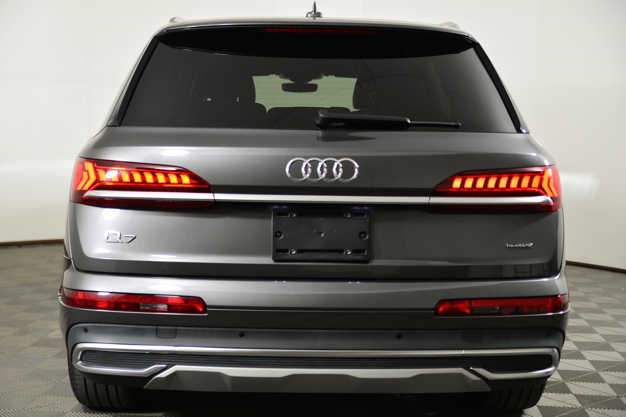 Used 2022 Audi Q7 Premium Plus image 8