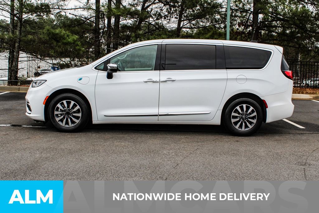 Used 2023 Chrysler Pacifica Limited image 5