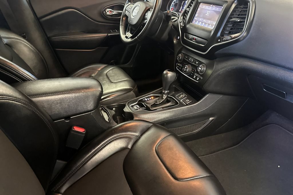Used 2019 Jeep Cherokee Latitude Plus FWD image 16