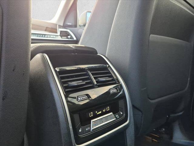Used 2024 BMW X7 xDrive40i w/ Premium Package AWD/4WD image 18