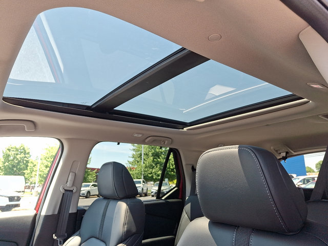Certified 2025 Honda Pilot Touring image 17