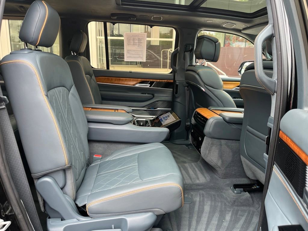 Used 2022 Jeep Grand Wagoneer Series III AWD/4WD image 21