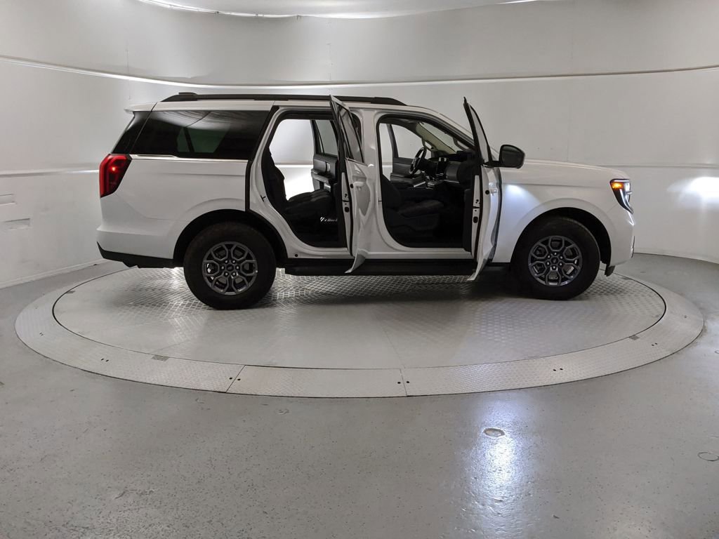 New 2025 Ford Expedition Active image 8