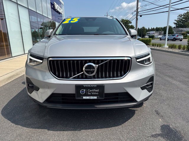 Certified 2025 Volvo XC40 B5 Plus AWD/4WD image 7