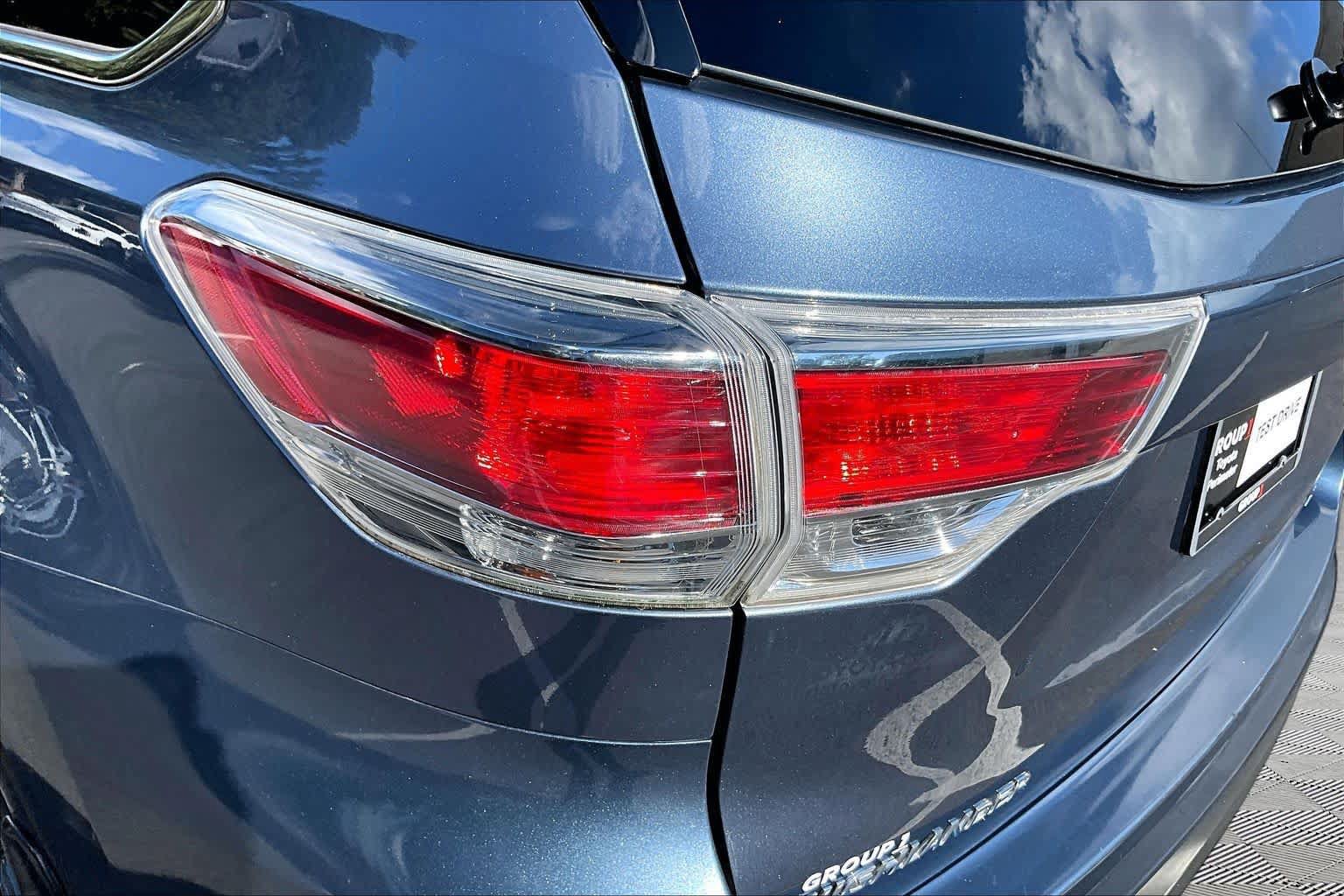 Used 2016 Toyota Highlander XLE AWD/4WD image 29