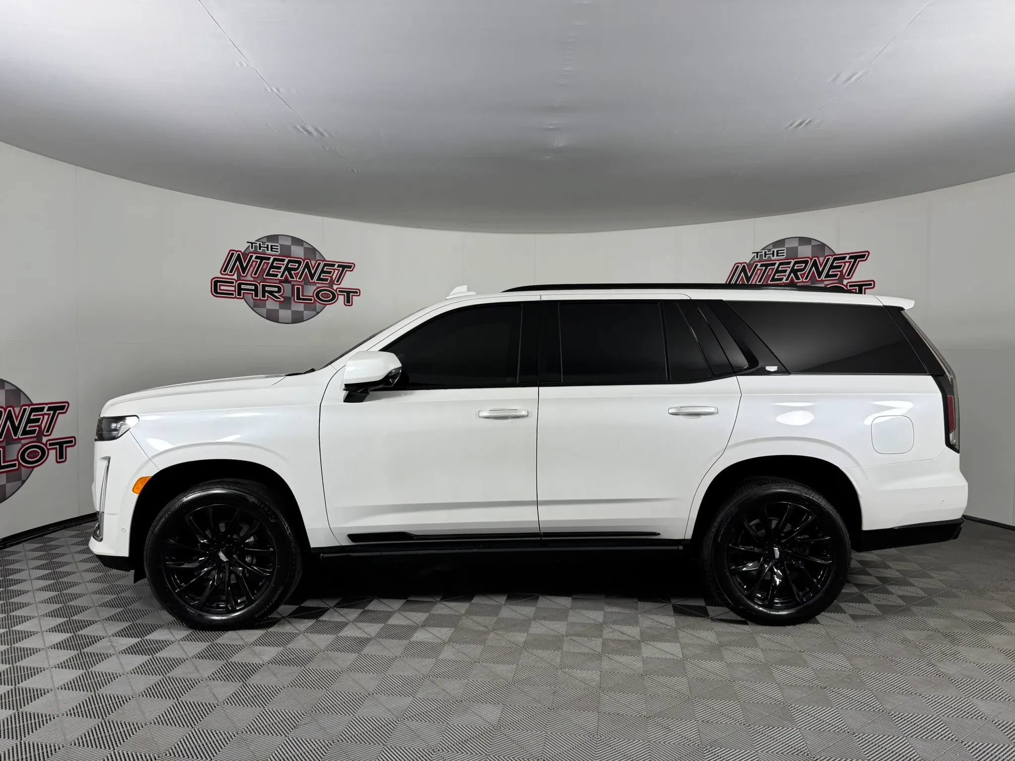 Used 2024 Cadillac Escalade Sport Platinum w/ LPO, ONYX Package AWD/4WD image 4