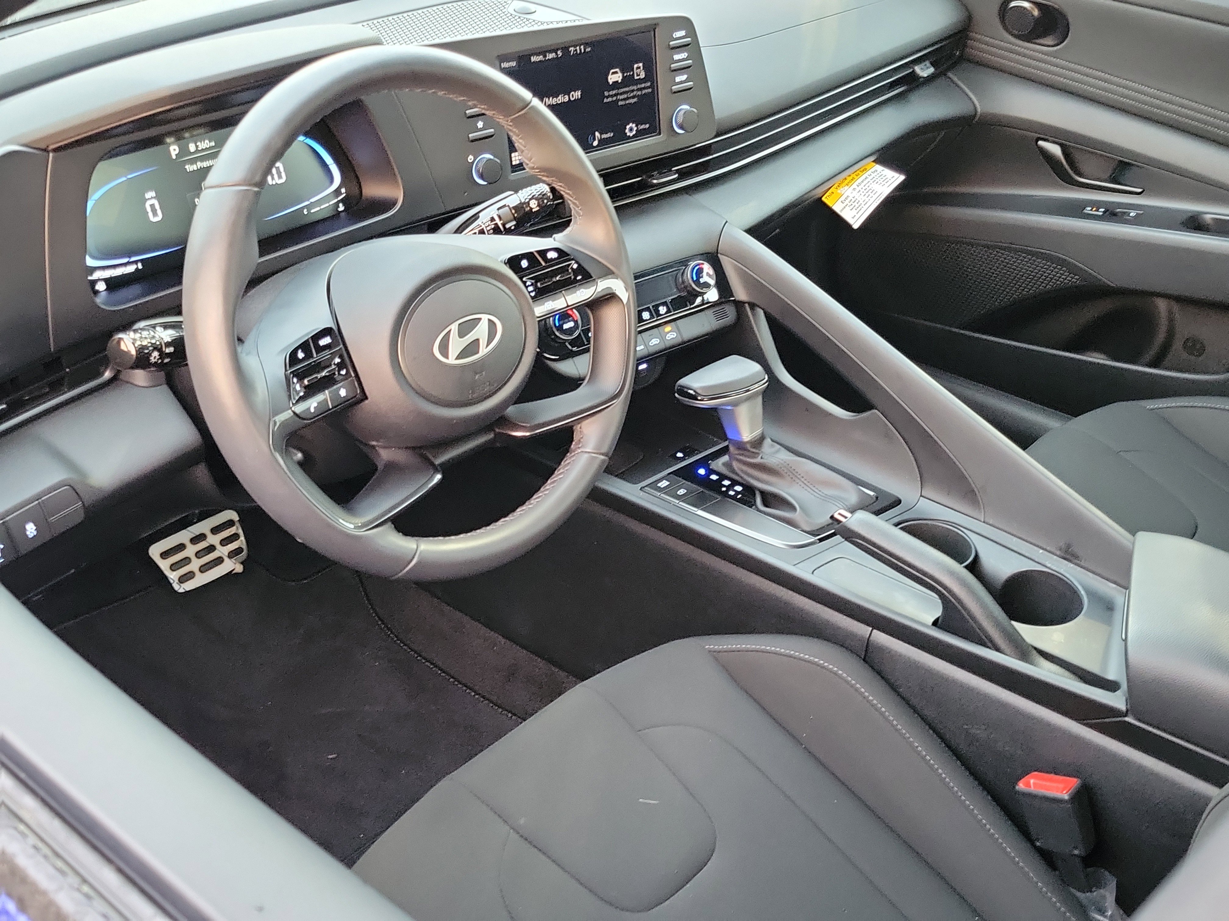 Certified 2025 Hyundai Elantra Sport w/ Cargo Package image 5