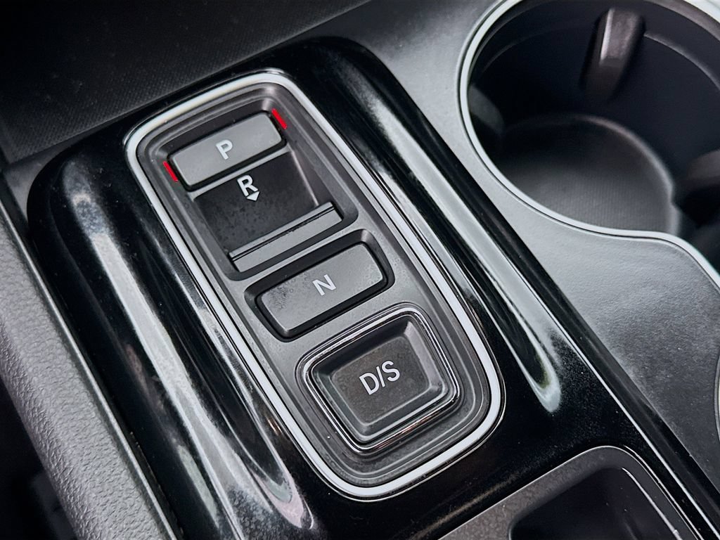 Used 2025 Honda Pilot Sport image 15