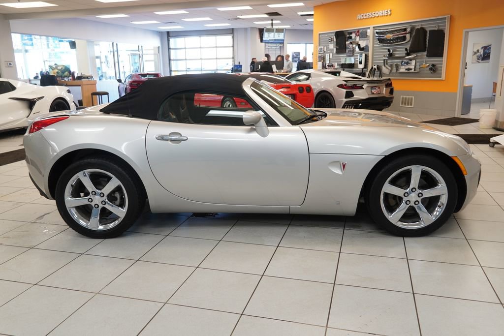 Used 2008 Pontiac Solstice GXP w/ Premium Package image 10