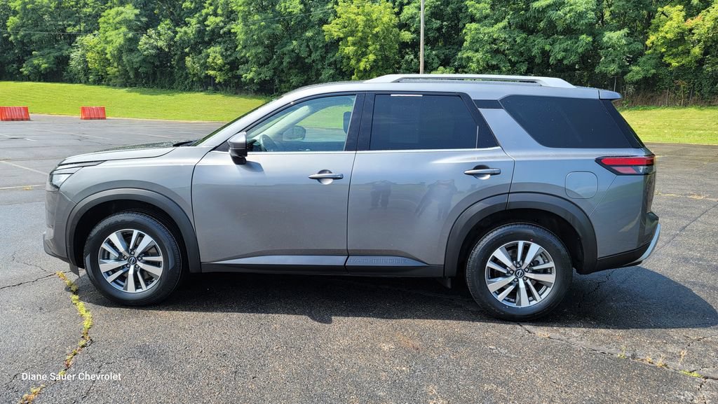 Used 2025 Nissan Pathfinder SL FWD image 7