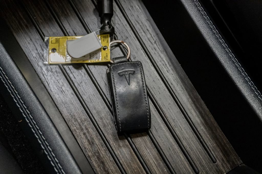 Used 2015 Tesla Model S 85D image 20