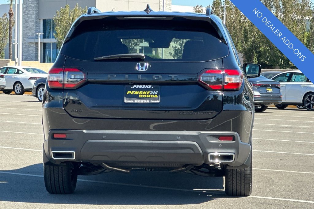 Certified 2025 Honda Pilot Black Edition image 5