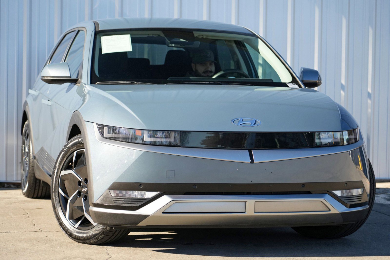 Used 2024 Hyundai Ioniq 5 SEL image 2