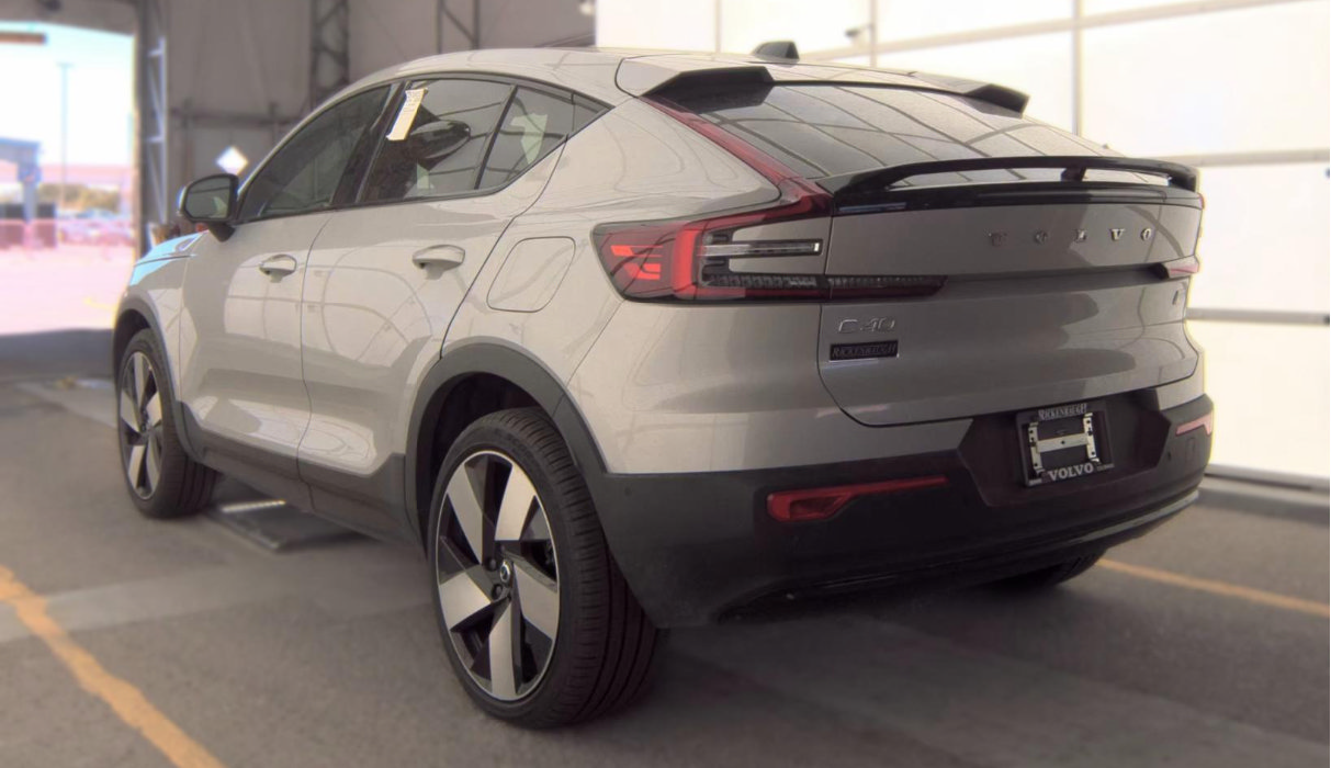 Used 2023 Volvo C40 P8 Recharge Ultimate AWD/4WD image 3