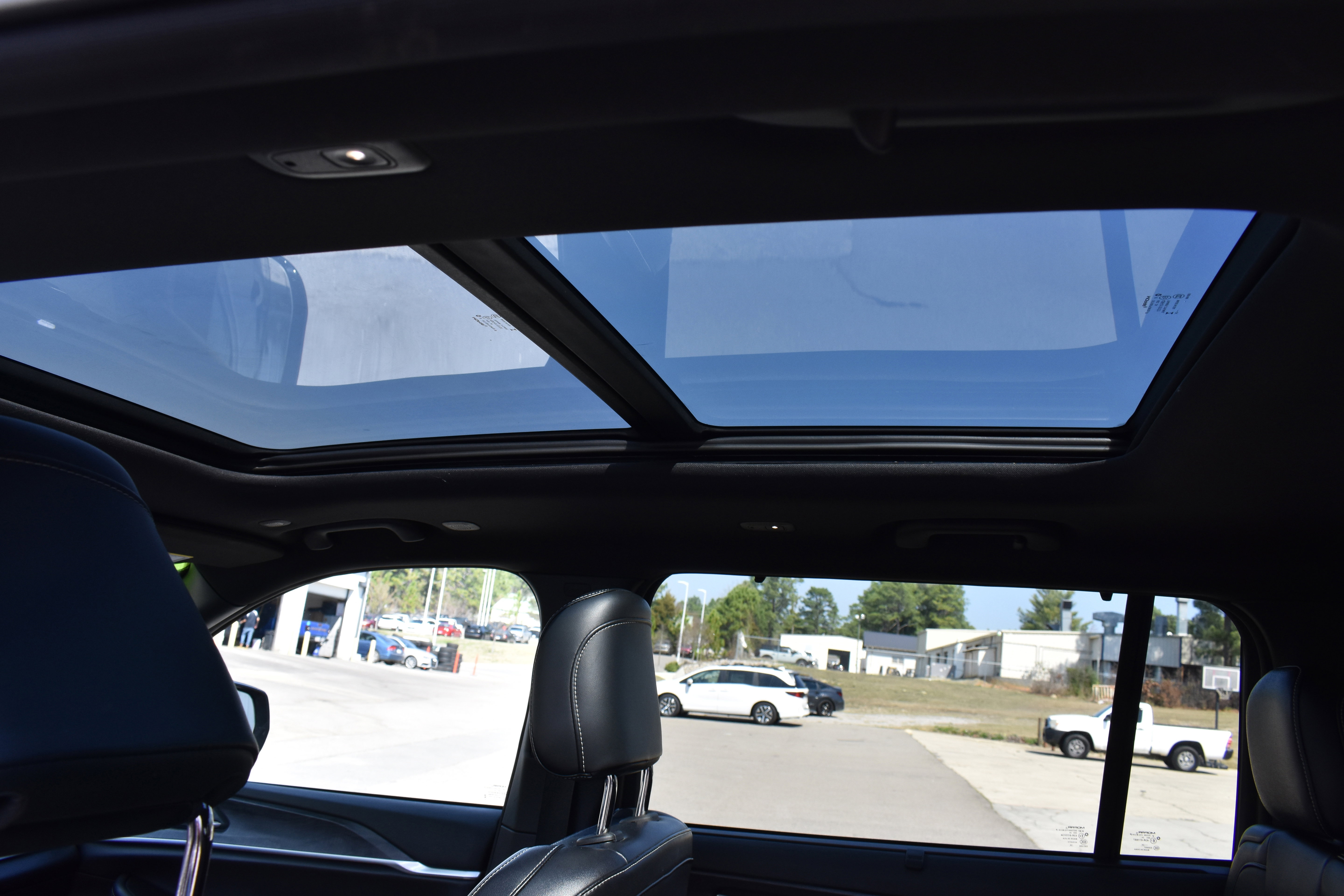 Used 2024 Jeep Grand Cherokee L Limited w/ Luxury Tech Group II image 32