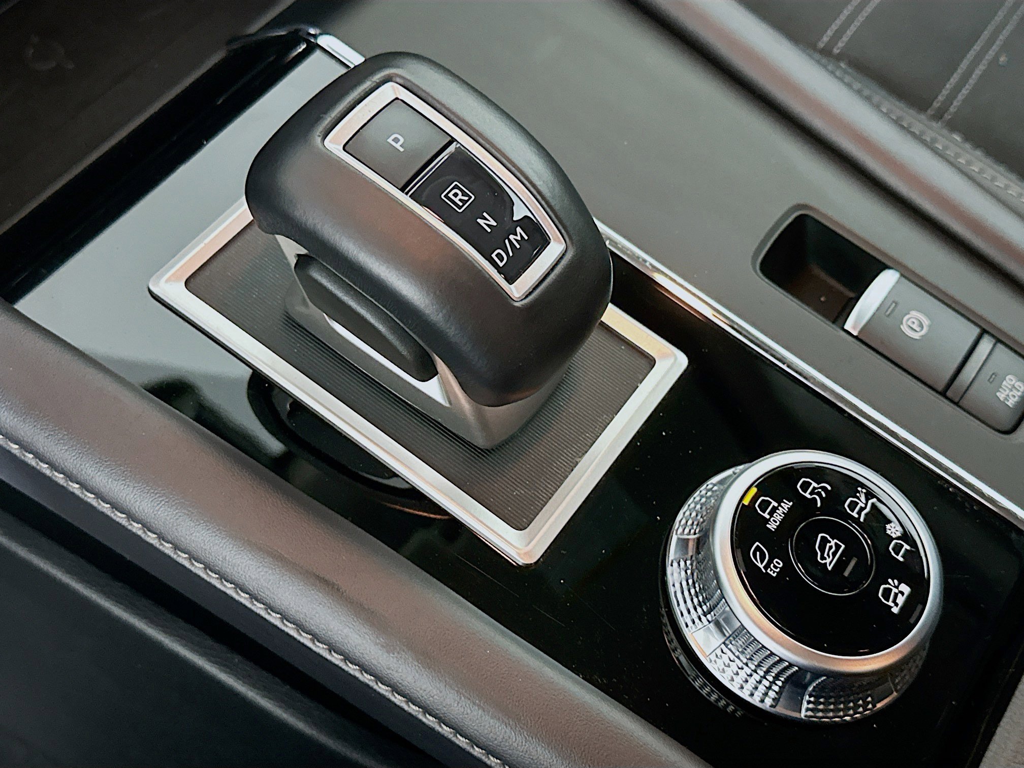 Used 2024 Mitsubishi Outlander SE image 25