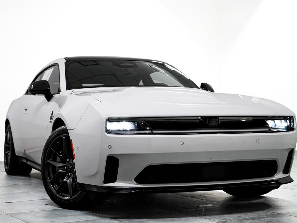 Used 2025 Dodge Charger Daytona Scat Pack w/ Plus Group AWD/4WD image 3