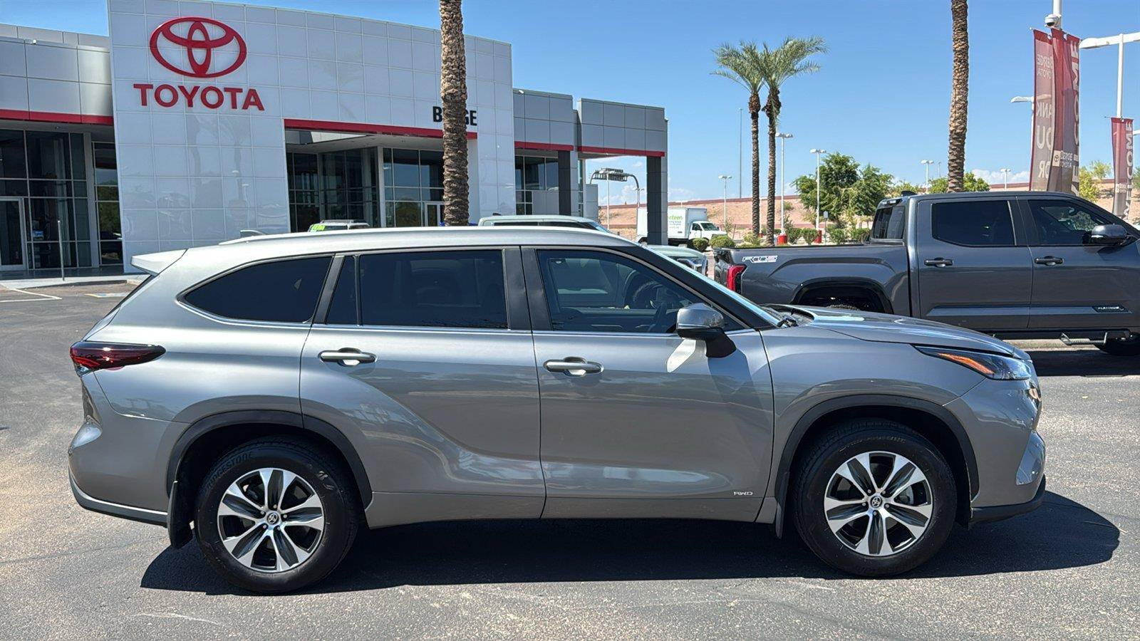 Used 2026 Toyota Highlander XLE AWD/4WD image 10