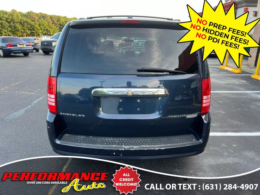 Used 2009 Chrysler Town & Country Touring image 3