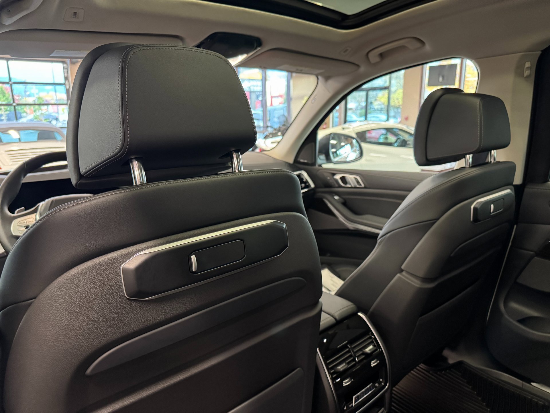 Used 2025 BMW X7 xDrive40i w/ Premium Package image 21