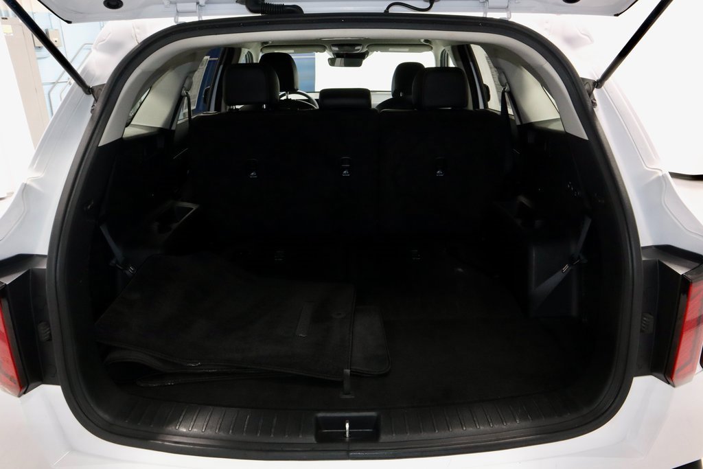 Used 2024 Kia Sorento S image 16