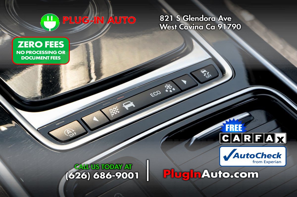 Used 2018 Jaguar XE S RWD image 25