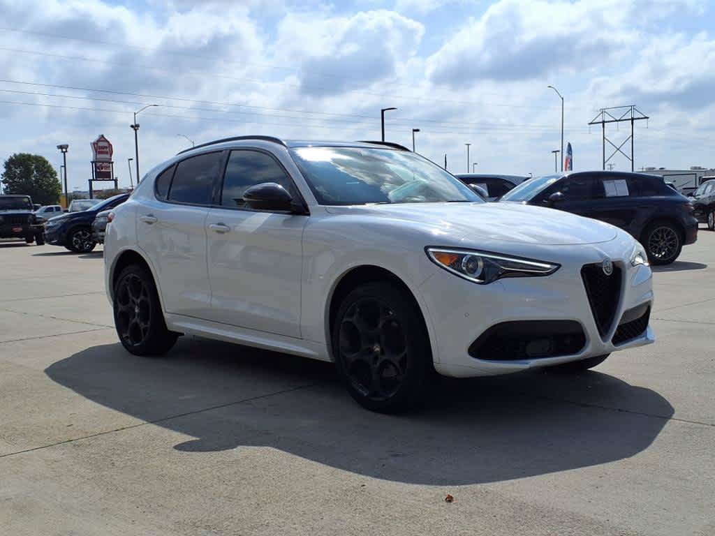 Used 2023 Alfa Romeo Stelvio Estrema AWD/4WD image 9