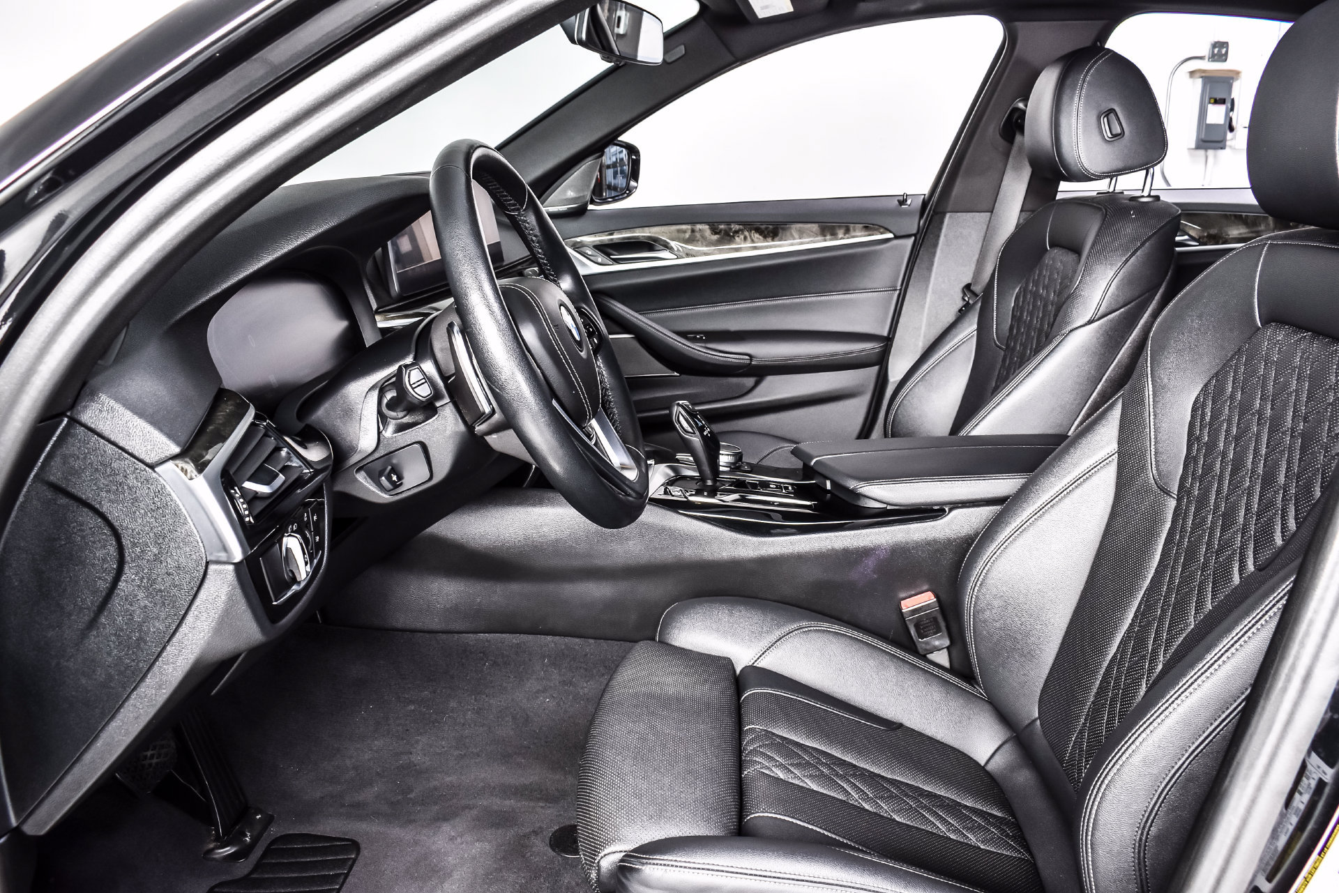 Used 2023 BMW 530i xDrive w/ Premium Package AWD/4WD image 16