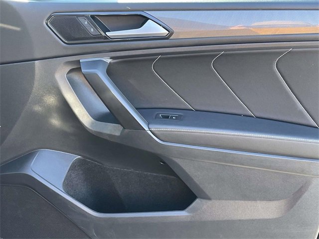 Used 2022 Volkswagen Tiguan SE image 16