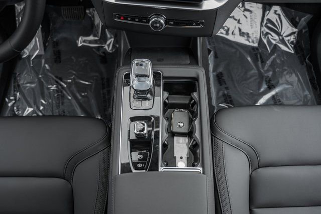 Certified 2025 Volvo XC90 T8 Core w/ Climate Package image 24