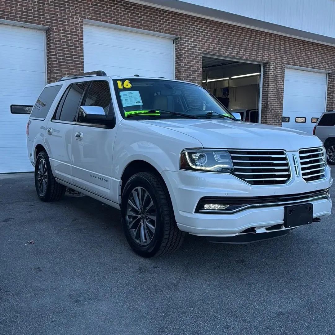 Used 2016 Lincoln Navigator Select image 3