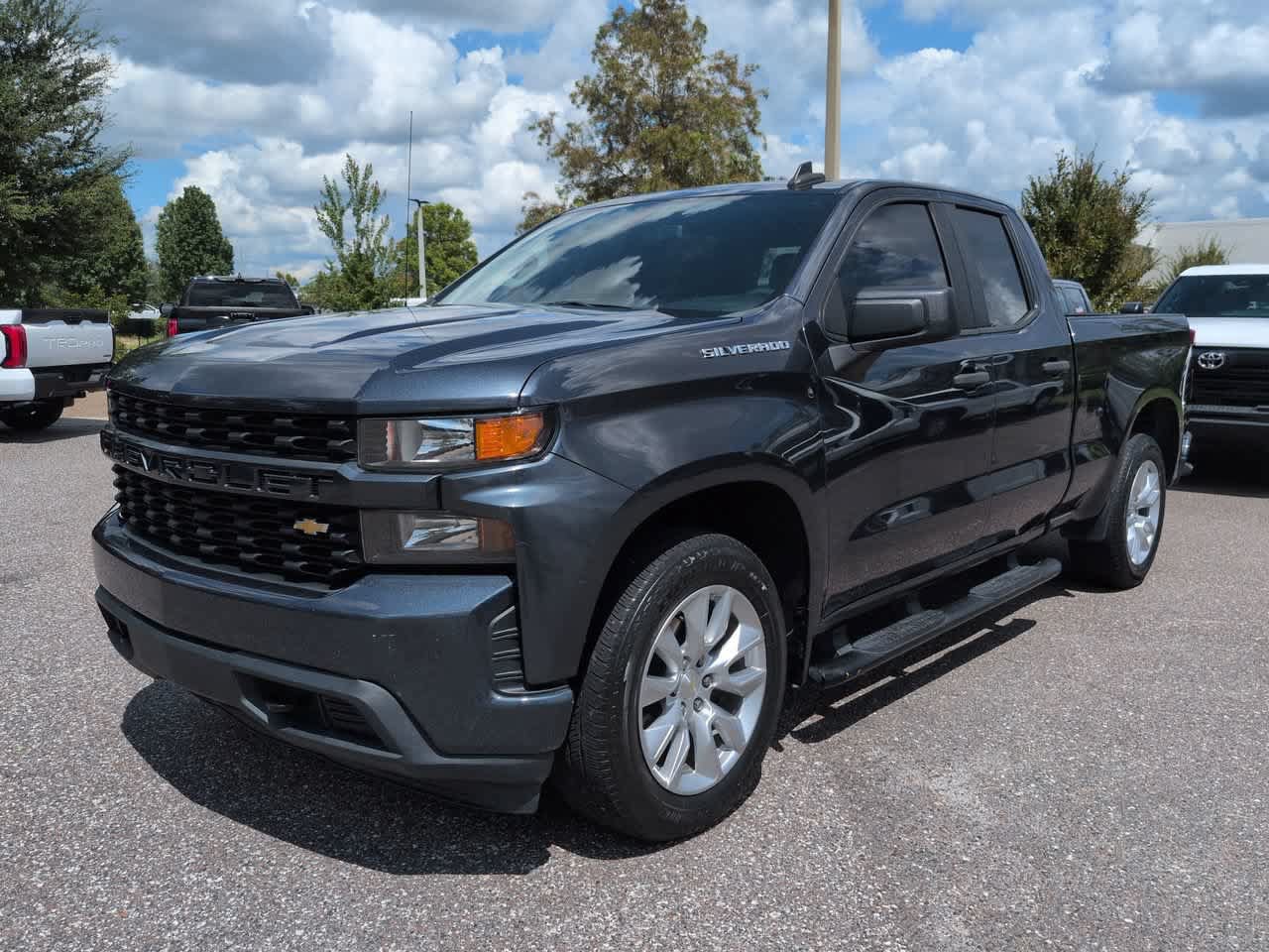 Used 2021 Chevrolet Silverado 1500 Custom RWD image 2