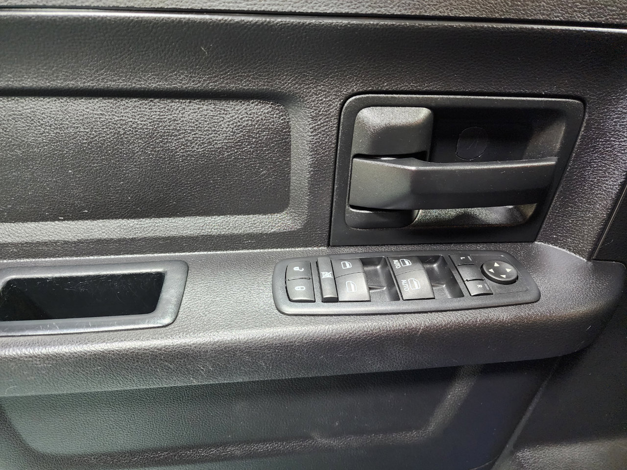 Used 2017 RAM 2500 Tradesman w/ Chrome Appearance Group image 18