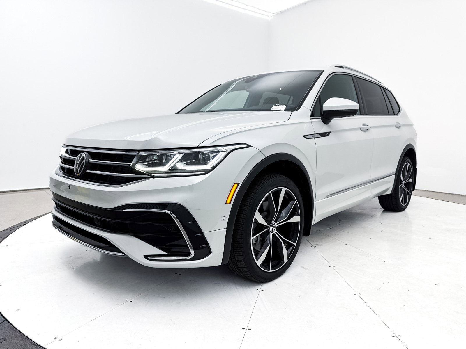 Used 2022 Volkswagen Tiguan SEL R-Line image 16