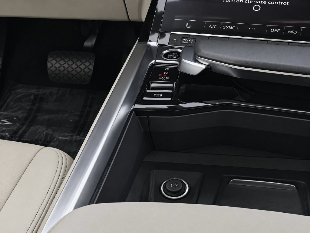 Used 2024 Audi Q8 e-tron Premium AWD/4WD image 19