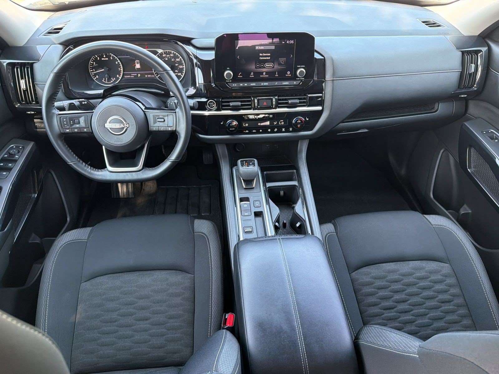 Used 2023 Nissan Pathfinder SV w/ SV Premium Package FWD image 15