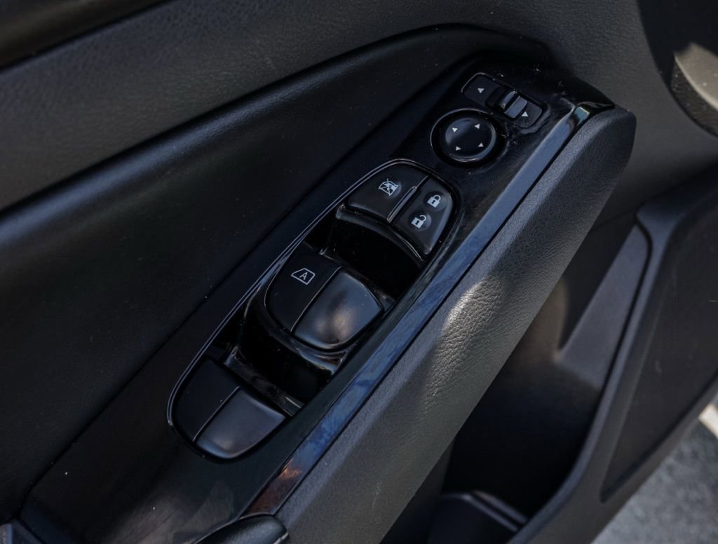 Used 2025 Nissan Altima 2.5 SL FWD image 14