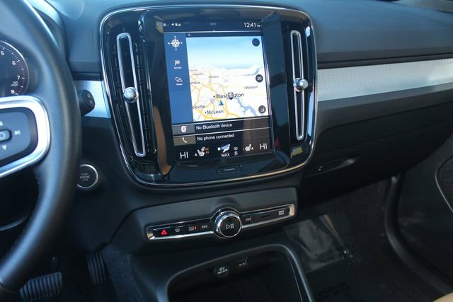 Used 2020 Volvo XC40 T5 Momentum w/ Protection Package Premier image 18