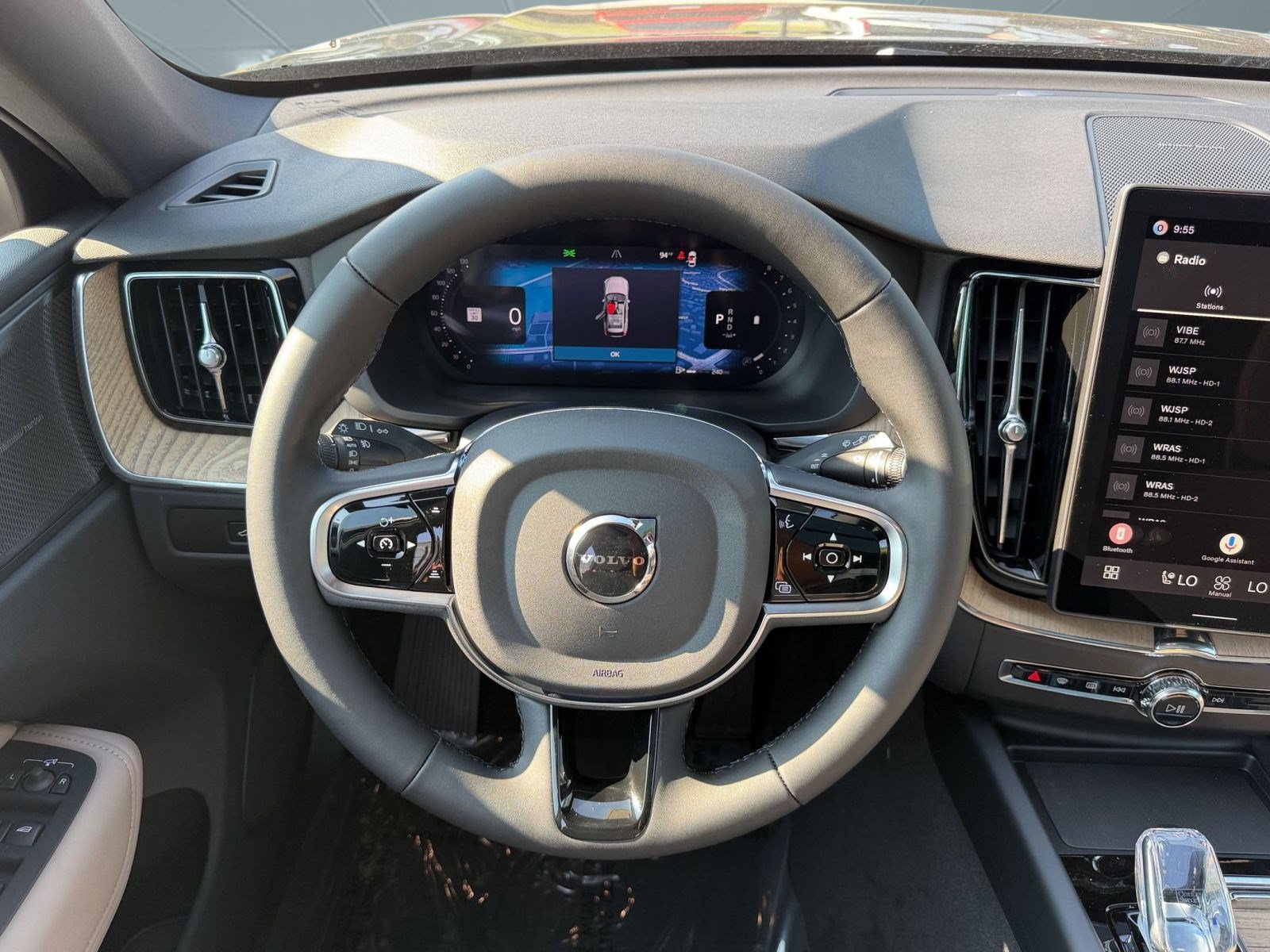 New 2027 Volvo XC60 B5 Plus AWD/4WD image 11