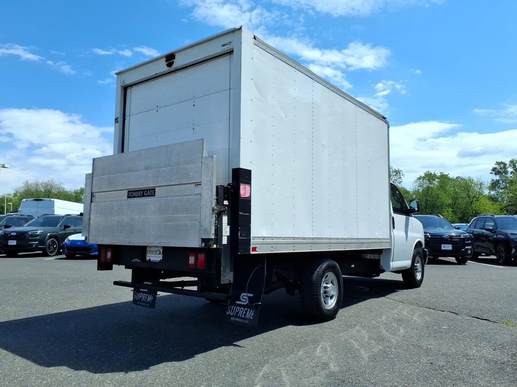 Used 2018 Chevrolet Express 3500 RWD image 11