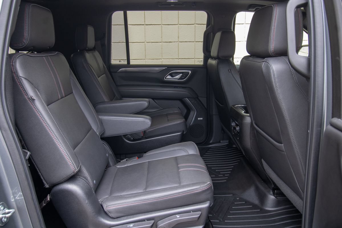 Used 2022 Chevrolet Suburban RST w/ Luxury Package AWD/4WD image 22