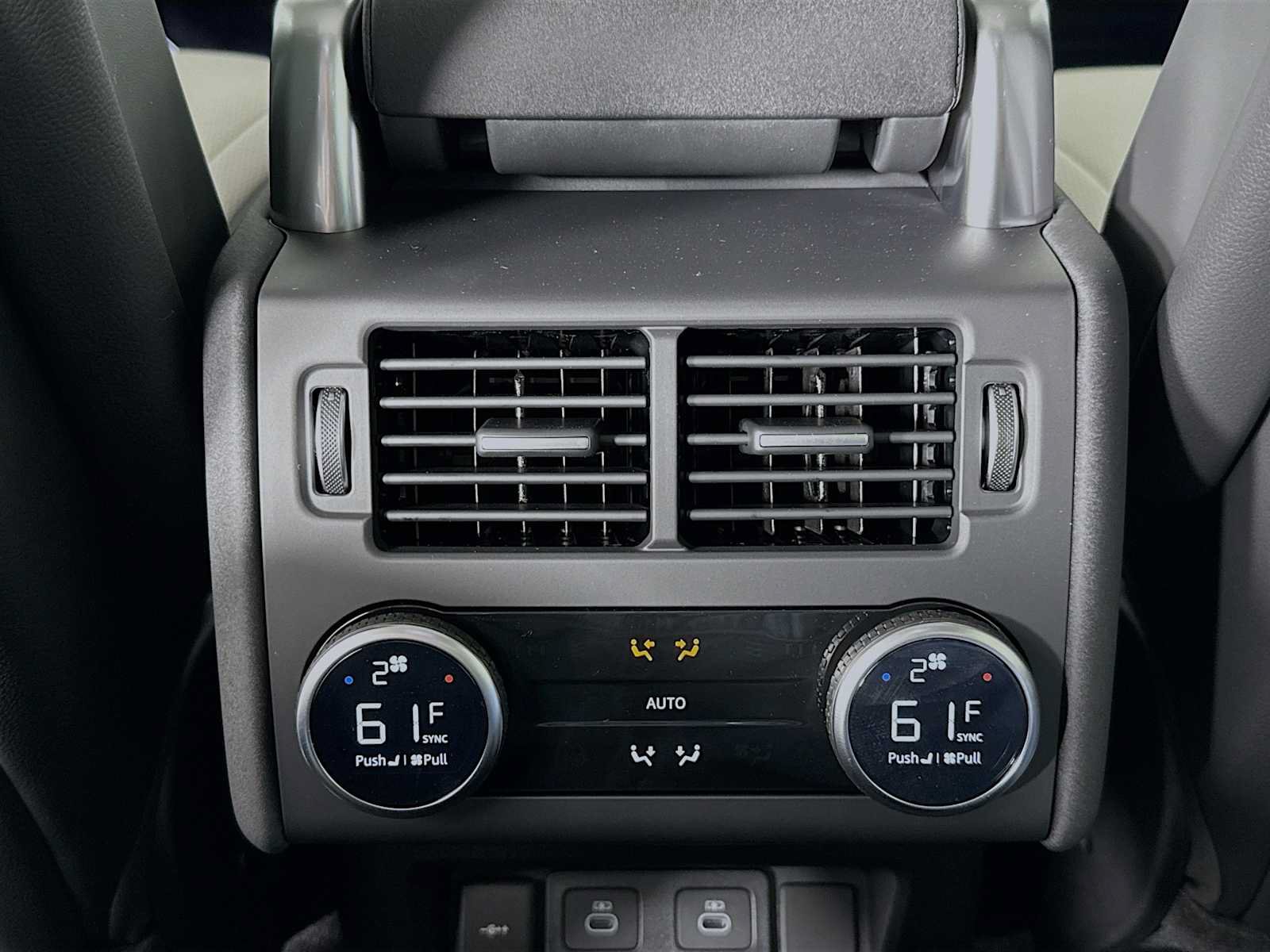 New 2025 Land Rover Discovery S AWD/4WD image 25