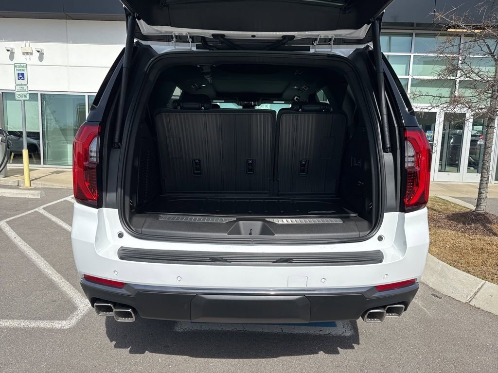 New 2026 GMC Yukon AT4 w/ LPO, Floor Liner Package image 33