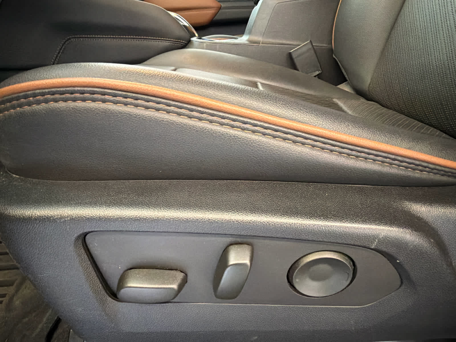 Used 2023 GMC Canyon AT4 w/ AT4 Premium Package AWD/4WD image 16