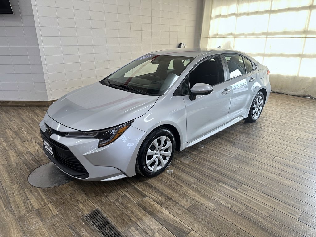 Used 2023 Toyota Corolla LE image 1