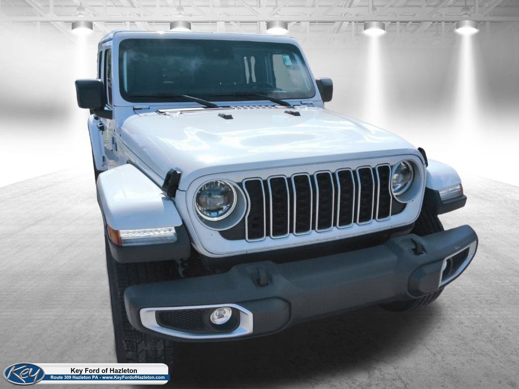 Used 2025 Jeep Wrangler Unlimited Sahara AWD/4WD image 3