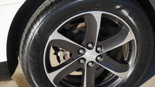 Used 2019 Buick Enclave Essence w/ LPO, Sport Appearance Package image 11