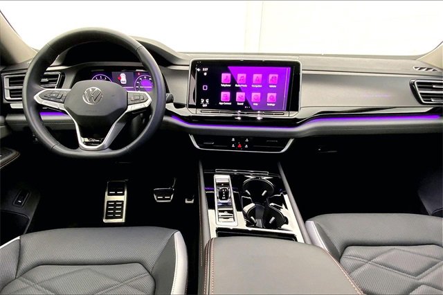 Used 2025 Volkswagen Atlas Peak Edition SE image 15