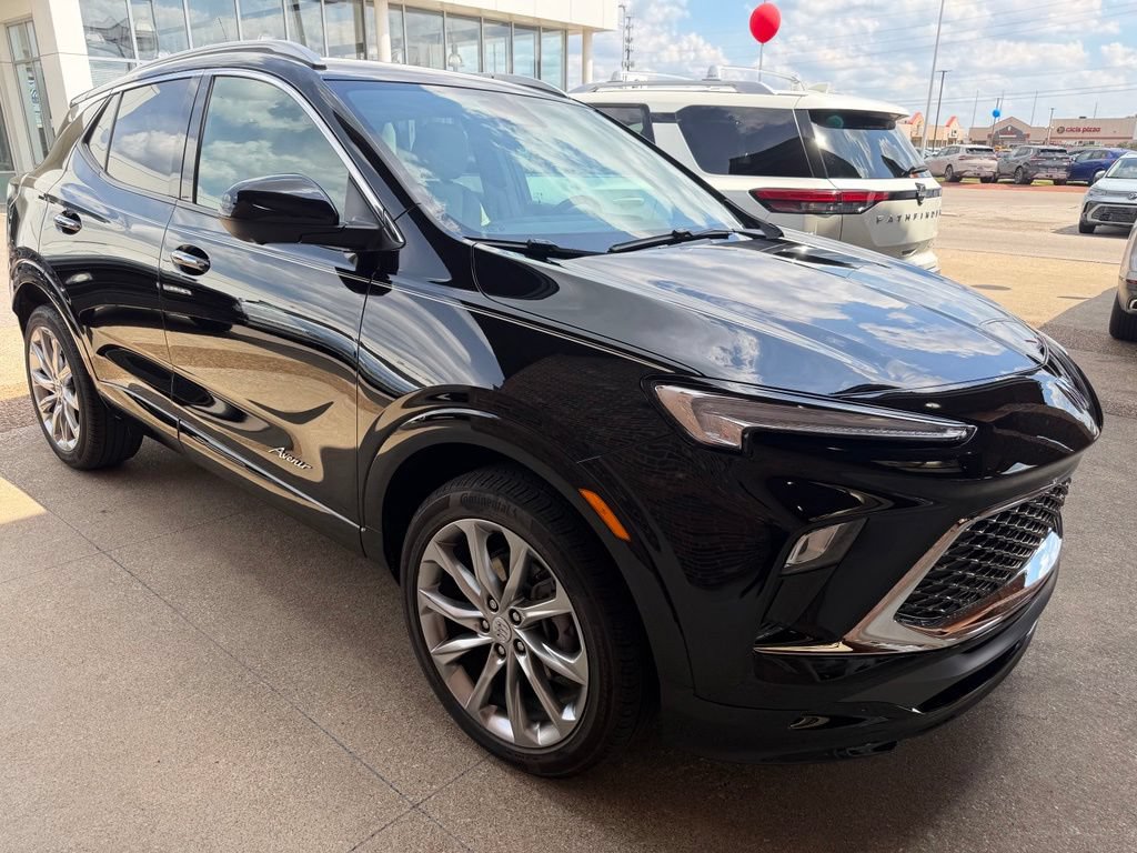 Used 2025 Buick Encore GX Avenir w/ Avenir Technology Package AWD/4WD image 1